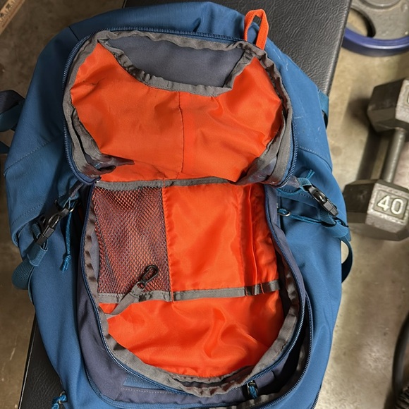 Patagonia Refugio 28L backpack blue/orange - Picture 8 of 9